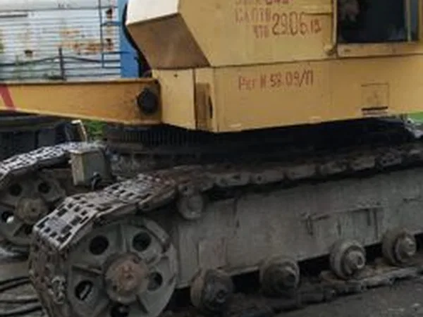 Гусеничный кран МКГ-25БР