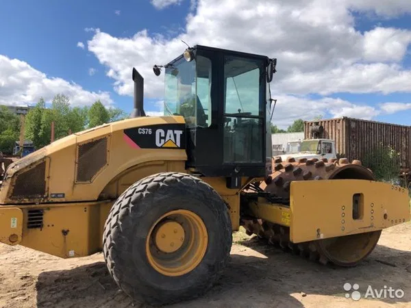 Грунтовый каток Caterpillar CS76XT