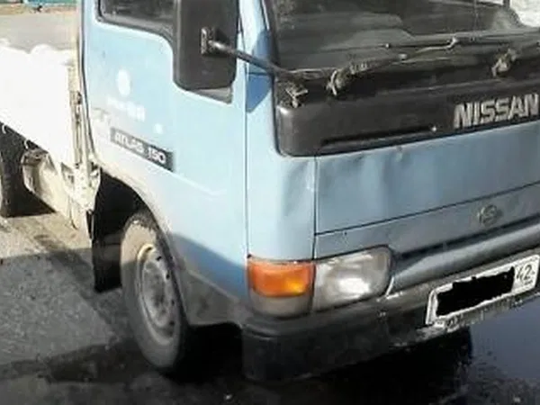 Самосвал Nissan Atlas