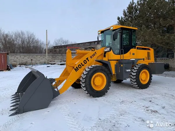 Фронтальный погрузчик MOLOT 936