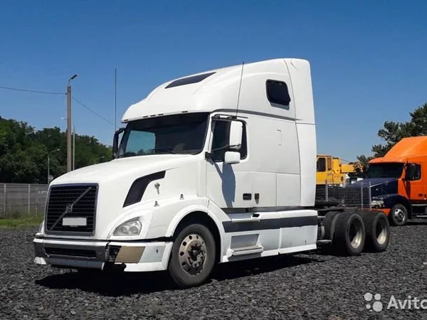 Седельный тягач Volvo VNL