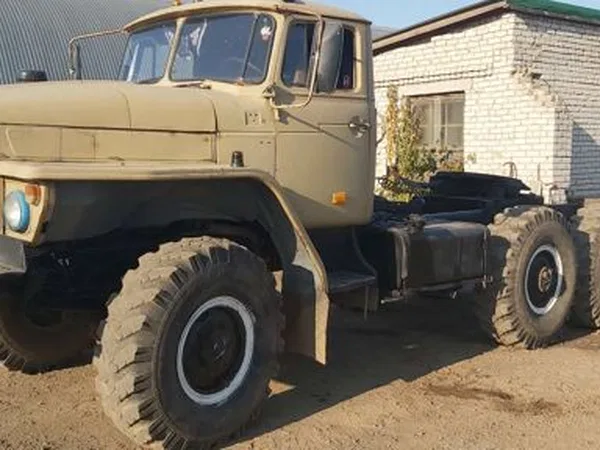 Седельный тягач Урал 55571