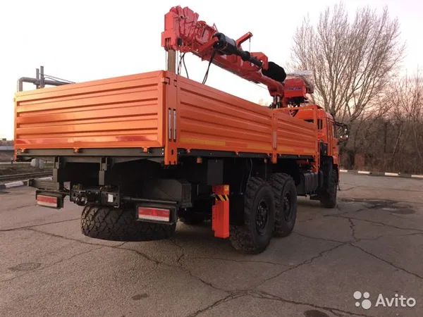 Бортовой грузовик с КМУ КамАЗ 43118 с КМУ Kanglim 2056