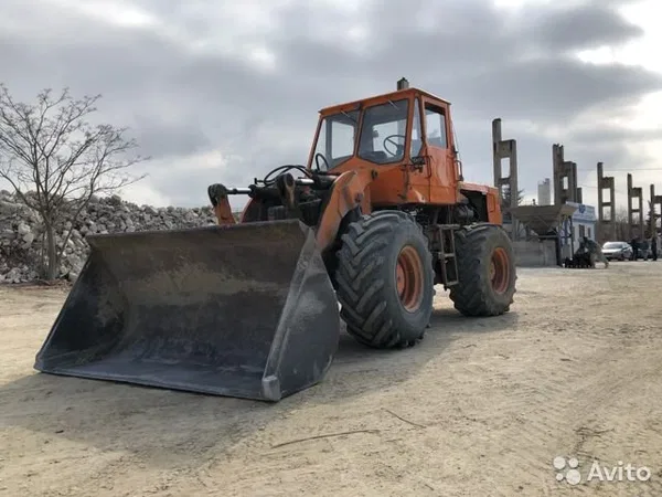Фронтальный погрузчик ХТЗ Т-156