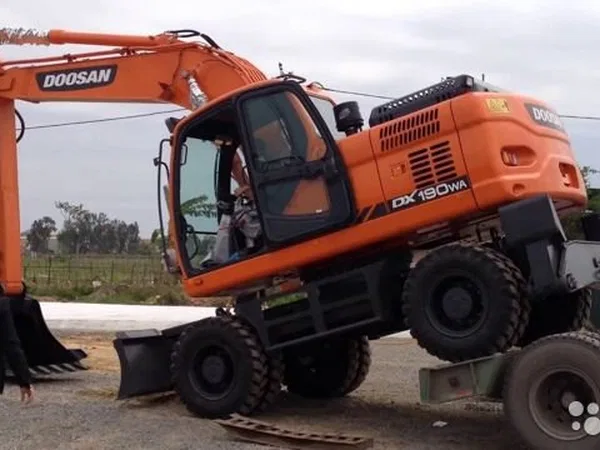 Колесный экскаватор Doosan DX190W
