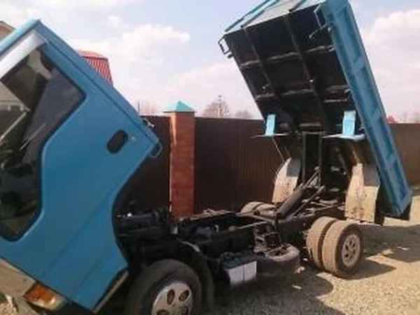Самосвал Isuzu Elf