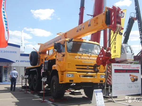 Автокран Галичанин КС-55713-5Л на шасси КамАЗ 43118