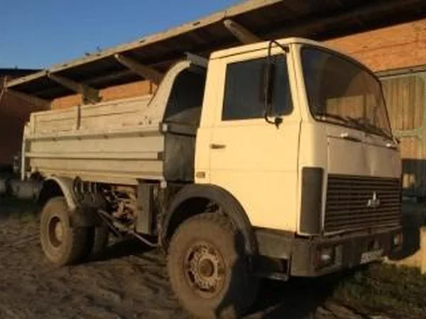 Самосвал МАЗ 5551