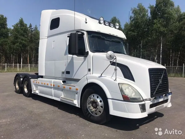 Седельный тягач Volvo VNL