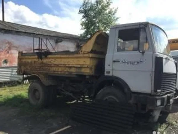Самосвал МАЗ 5551