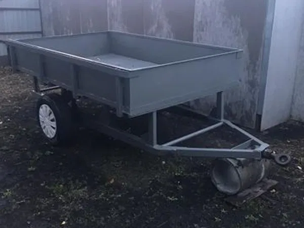Легковой бортовой прицеп