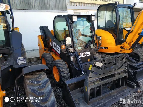 Мини-погрузчик JCB 205