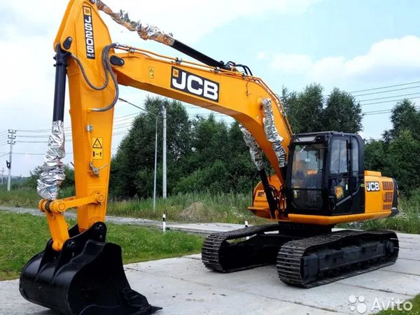 Гусеничный экскаватор JCB JS 205NLC