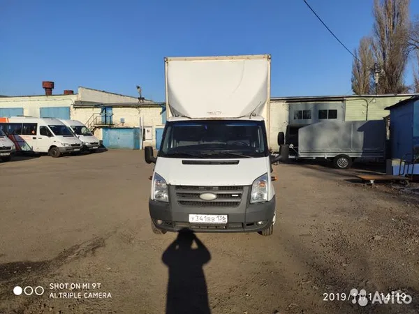 Промтоварный фургон Ford Transit