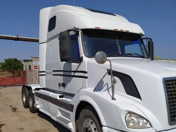 Седельный тягач Volvo VNL