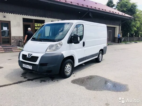 Цельнометаллический фургон Peugeot Boxer
