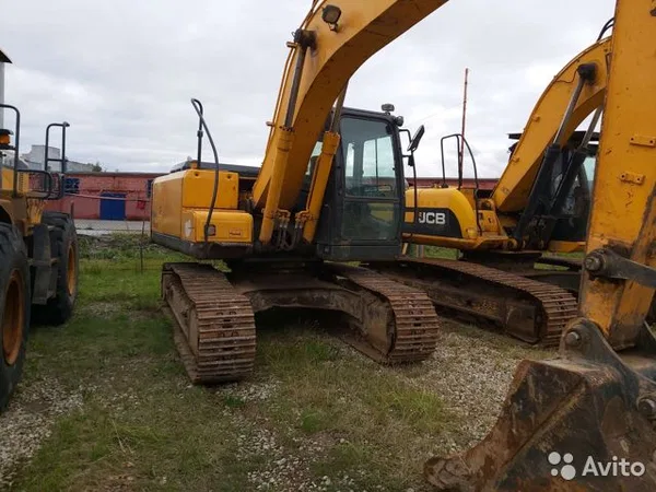 Гусеничный экскаватор JCB JS260LC
