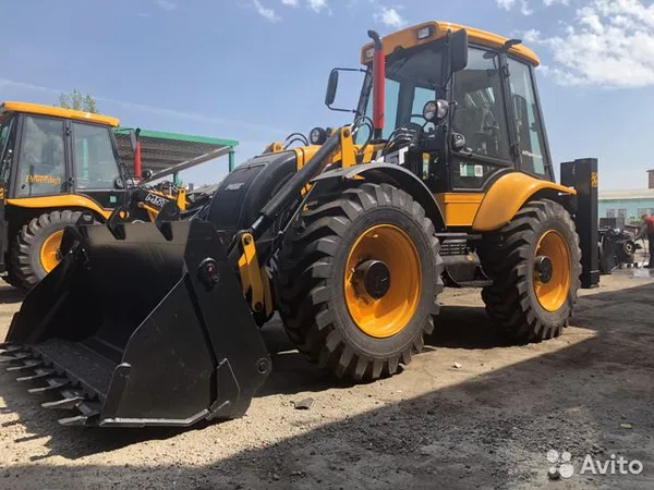 Экскаватор-погрузчик MST 544 plus