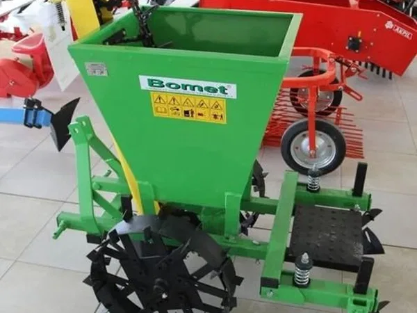 Картофелесажалка Bomet