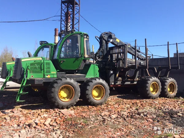 Форвардер John Deere 1210E