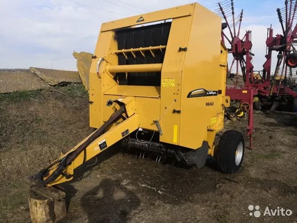 Пресс-подборщик Challenger RB452