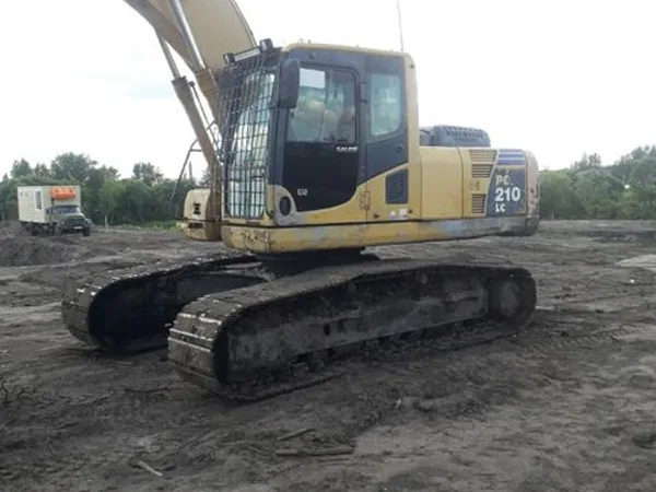 Гусеничный экскаватор Komatsu PC210