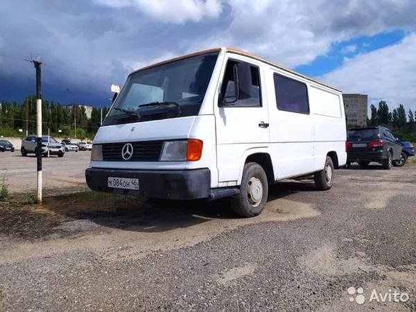Цельнометаллический фургон Mercedes-Benz 100D