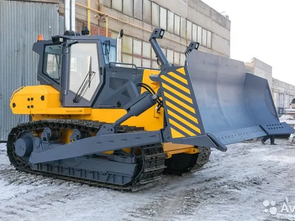 Гусеничный бульдозер ДСТ-Урал D10