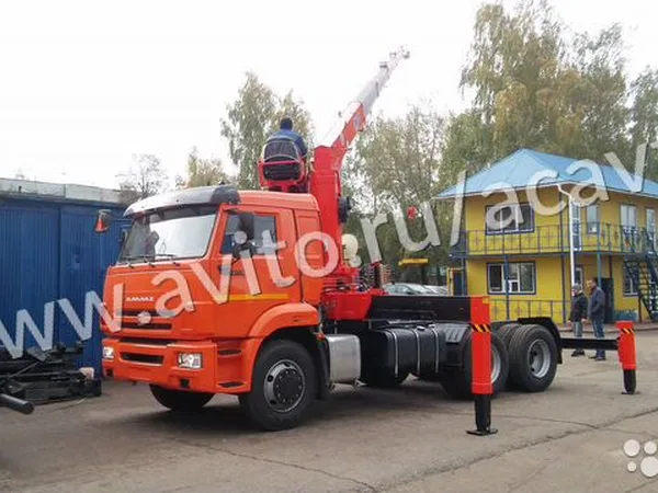 Седельный тягач Камаз 65115 с КМУ