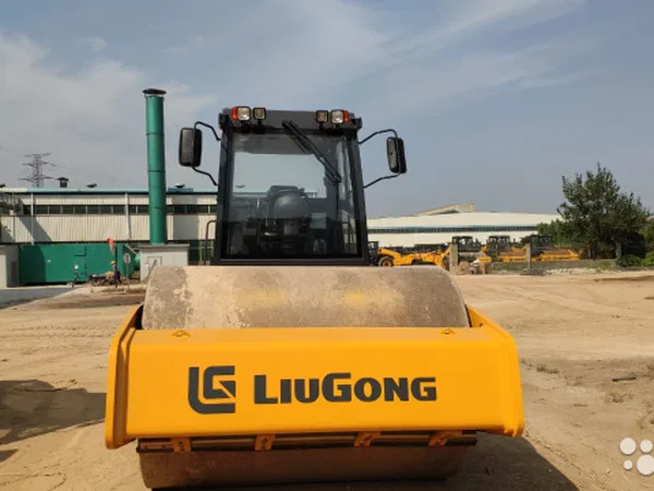 Грунтовый каток LiuGong CLG6614E