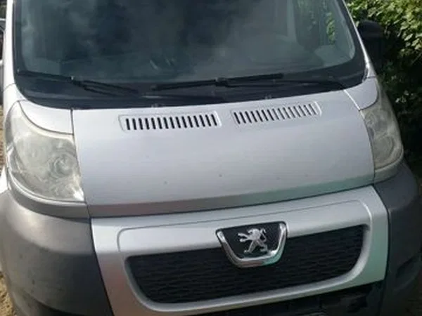 Цельнометаллический фургон Peugeot Boxer
