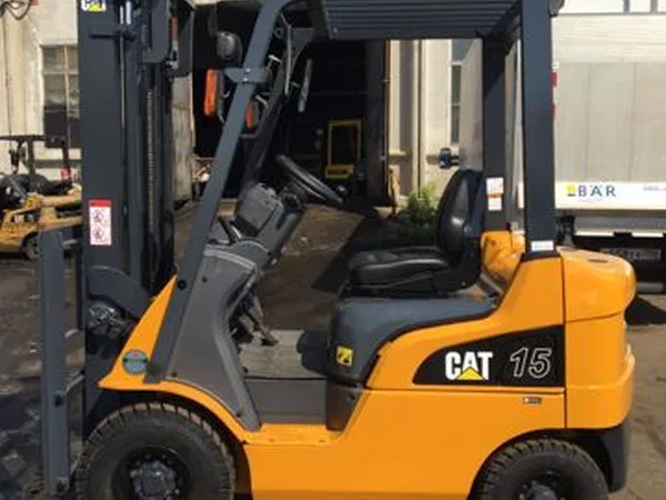 Вилочный погрузчик Caterpillar FD-15