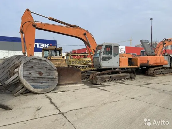 Гусеничный экскаватор Halla HE 220 LC