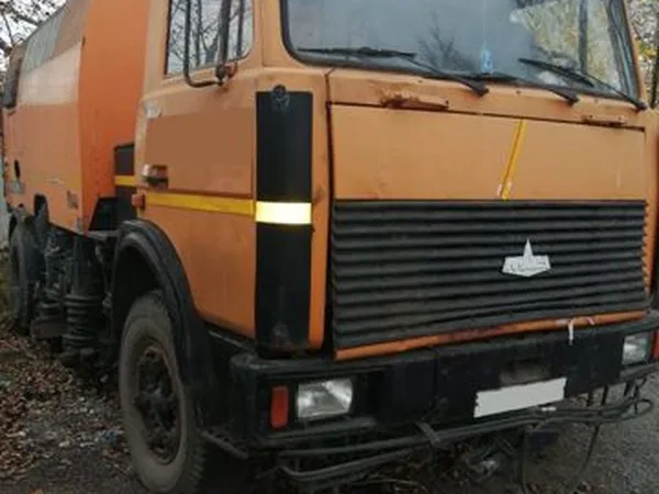 Вакуумная подметально-уборочная машина Faun Vega AK460 на шасси МАЗ 5337