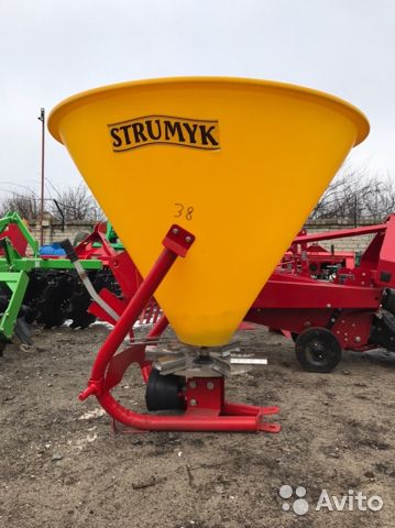 Разбрасыватель удобрений Strumyk 500 л. (RUM-H)