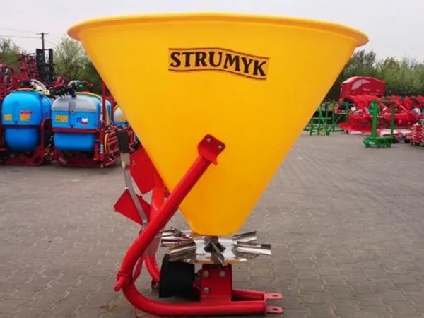 Разбрасыватель удобрений Strumyyk 500-1200 л. (серии W)