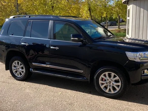 Бронированный автомобиль TOYOTA Land Cruiser 200