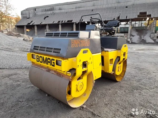 Тротуарный каток Bomag BW135 AD