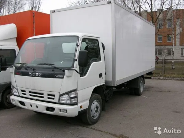 Промтоварный фургон Isuzu NQR