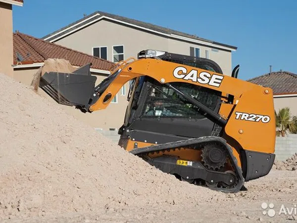 Гусеничный мини-погрузчик CASE TR270B