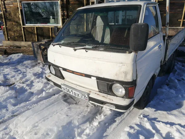 Бортовой автомобиль Nissan Vanette