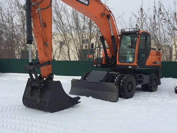 Колесный экскаватор Doosan DX210W