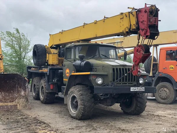 Автокран Ивановец КС-35714 на шасси УРАЛ