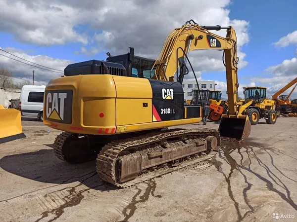 Гусеничный экскаватор Caterpillar 318D2L