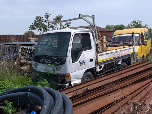 Бортовой автомобиль Isuzu ELF