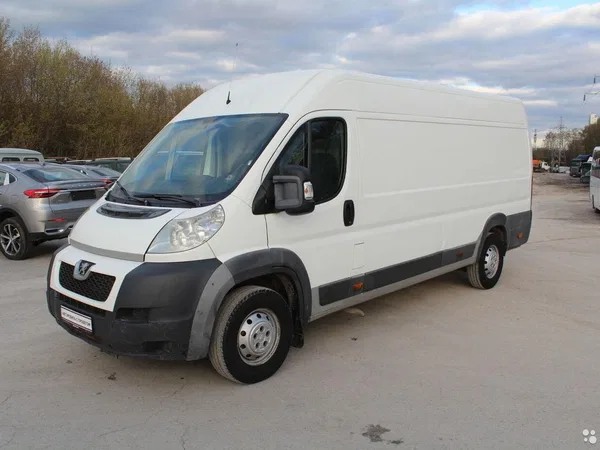Цельнометаллический фургон Peugeot Boxer