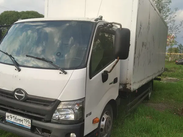 Промтоварный фургон Hino