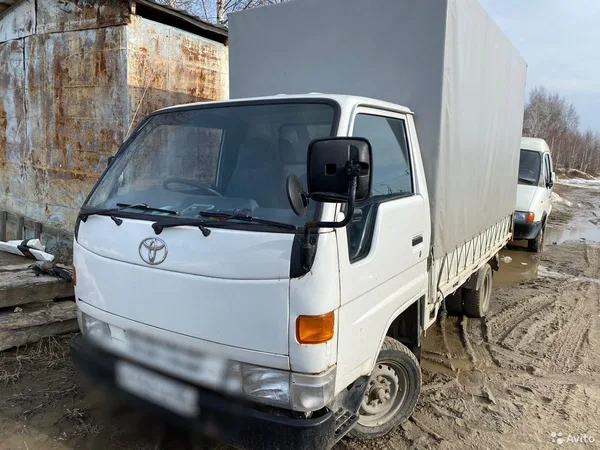 Тентованный автомобиль Toyota Dyna