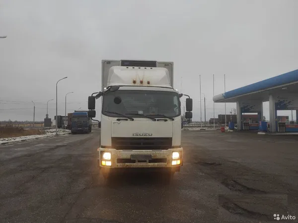 Рефрижератор Isuzu FVR34 с гидробортом