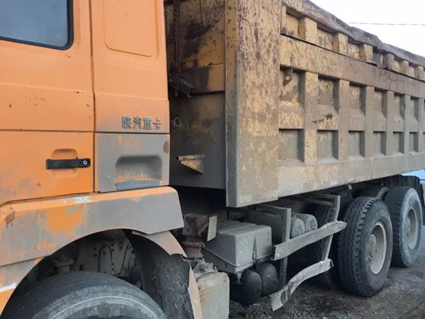 Самосвал SHACMAN (Shaanxi) F3000